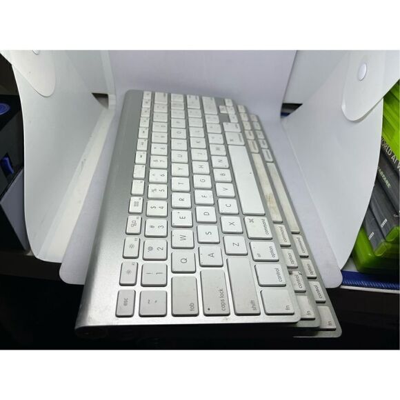 A1314 Lot of 3 Apple Magic keyboards FOR PARTS - Picture 1 of 7